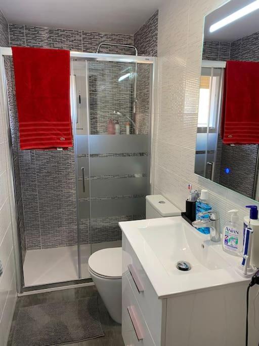 Habitaciones Bonitas Y Comodas L'Hospitalet de Llobregat Dış mekan fotoğraf