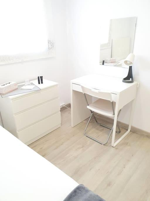 Habitaciones Bonitas Y Comodas L'Hospitalet de Llobregat Dış mekan fotoğraf
