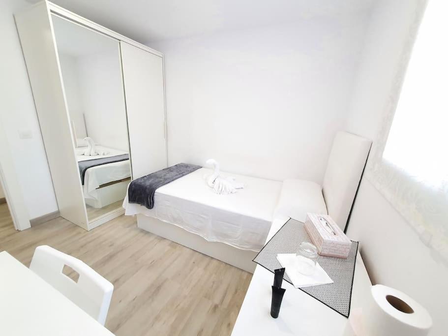 Habitaciones Bonitas Y Comodas L'Hospitalet de Llobregat Dış mekan fotoğraf