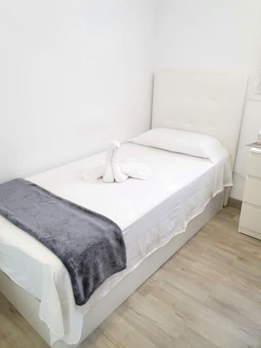 Habitaciones Bonitas Y Comodas L'Hospitalet de Llobregat Dış mekan fotoğraf