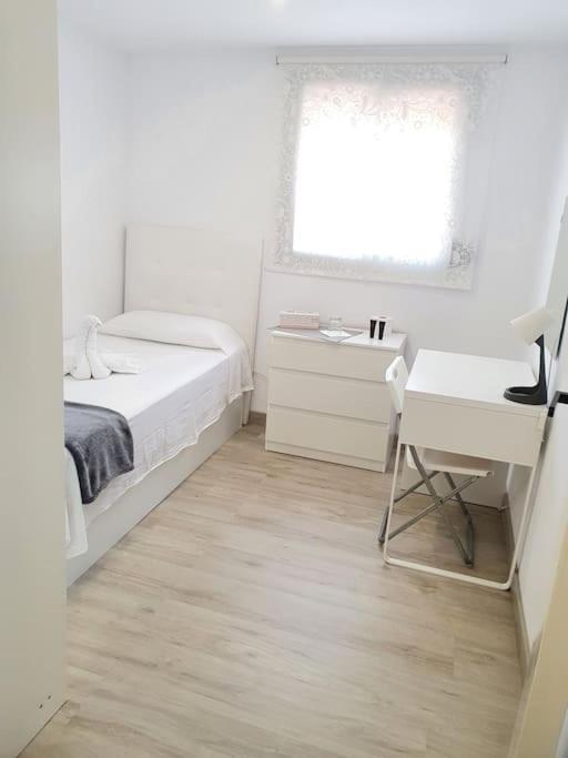 Habitaciones Bonitas Y Comodas L'Hospitalet de Llobregat Dış mekan fotoğraf