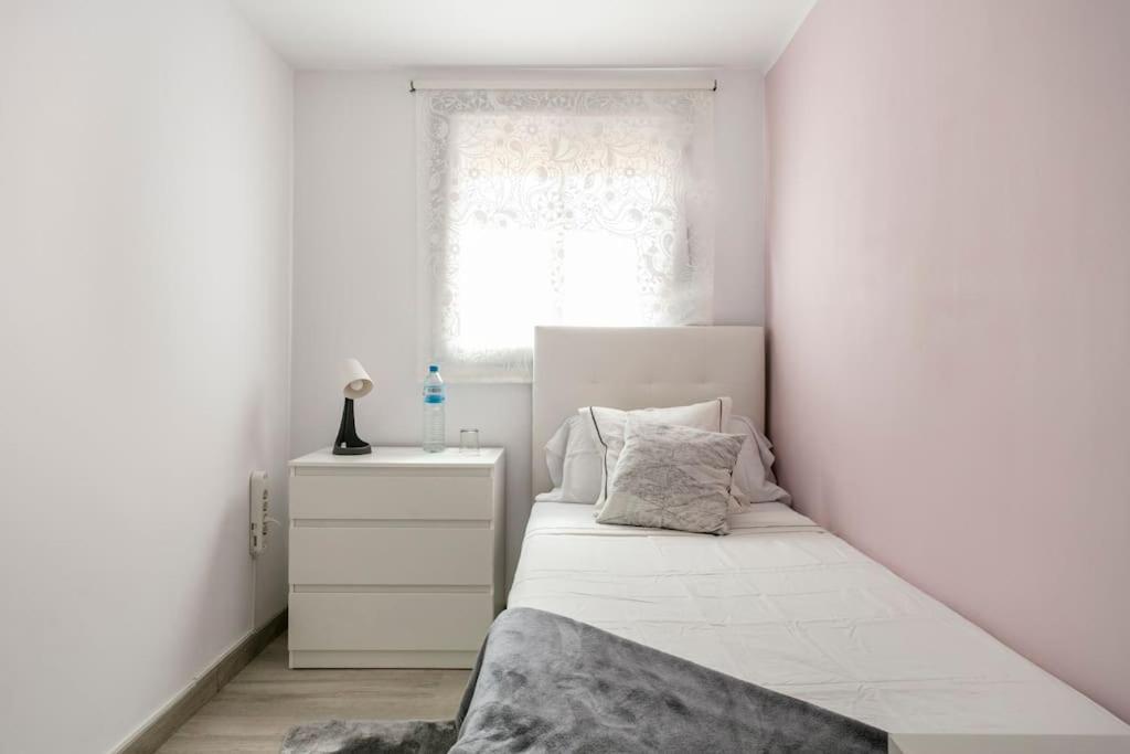 Habitaciones Bonitas Y Comodas L'Hospitalet de Llobregat Dış mekan fotoğraf